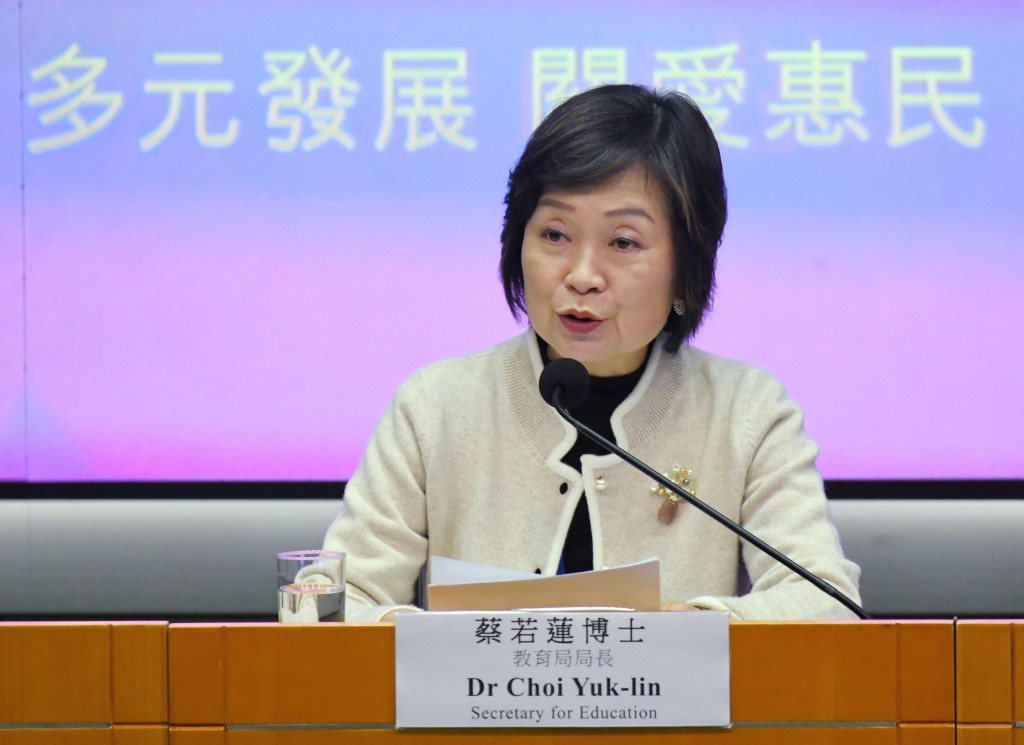 教育局局長蔡若蓮透露，已有越來越多辦學團體主動提早檢視旗下學校情況，考慮併校方案。