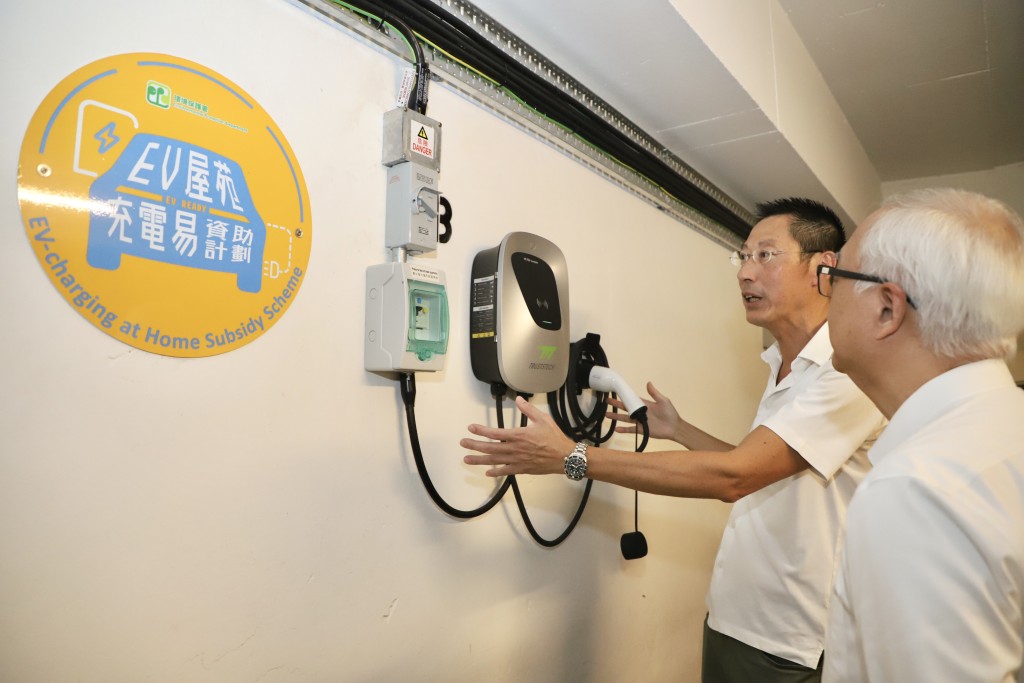 謝展寰表示，近年電動私家車佔香港新登記私家車的比率顯著上升。（謝展寰網誌圖片）