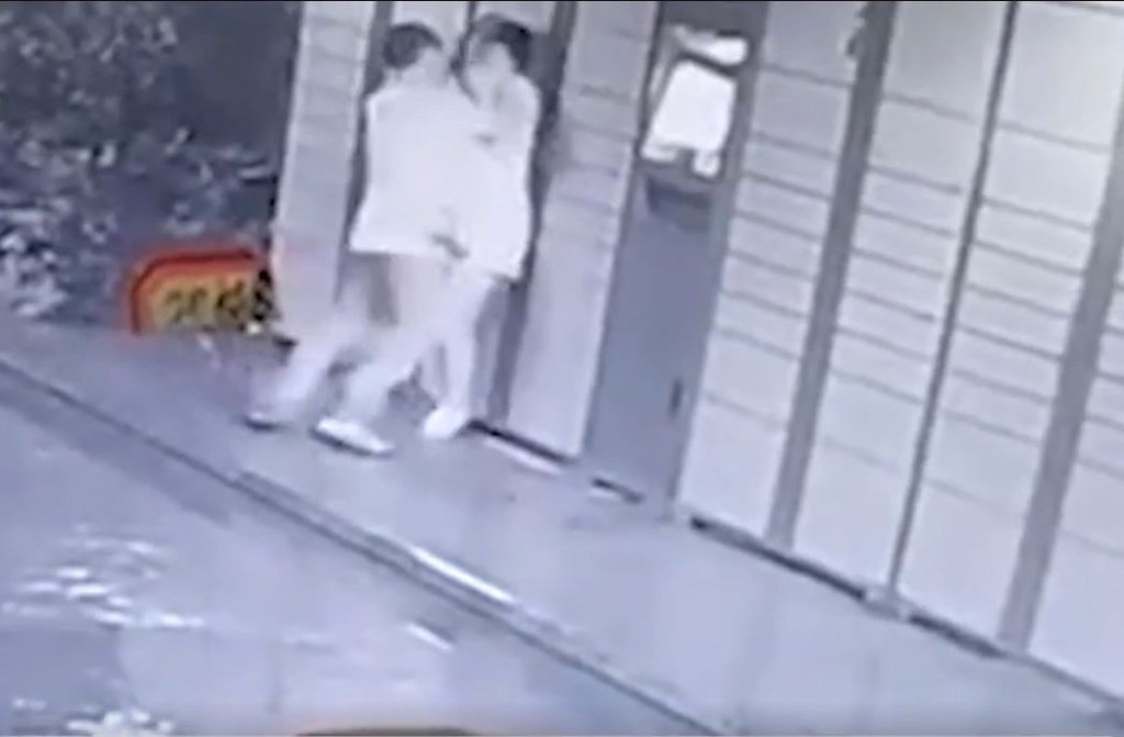 四川一名女子日前被一名醉酒男子強行猥褻。影片截圖
