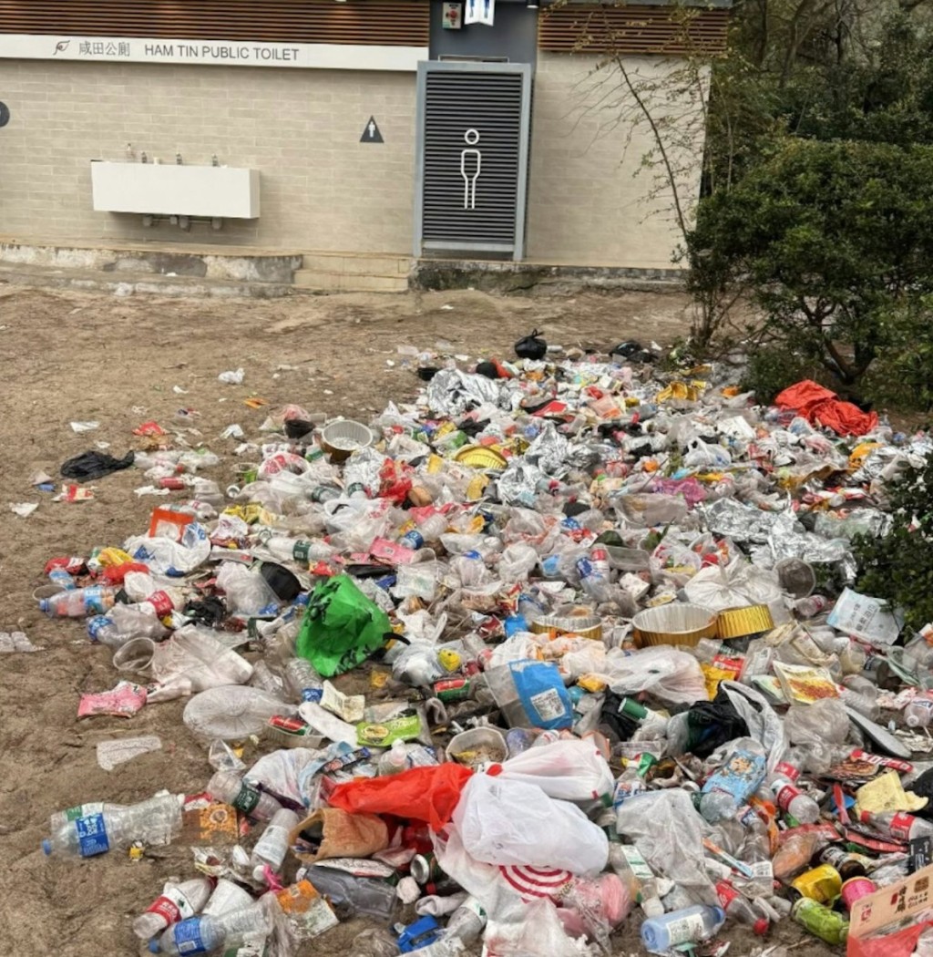 新年假期期間，網上流傳圖片顯示，西貢鹹田灣等地驚現垃圾「淪陷」慘況。Threads@charlie_chfan