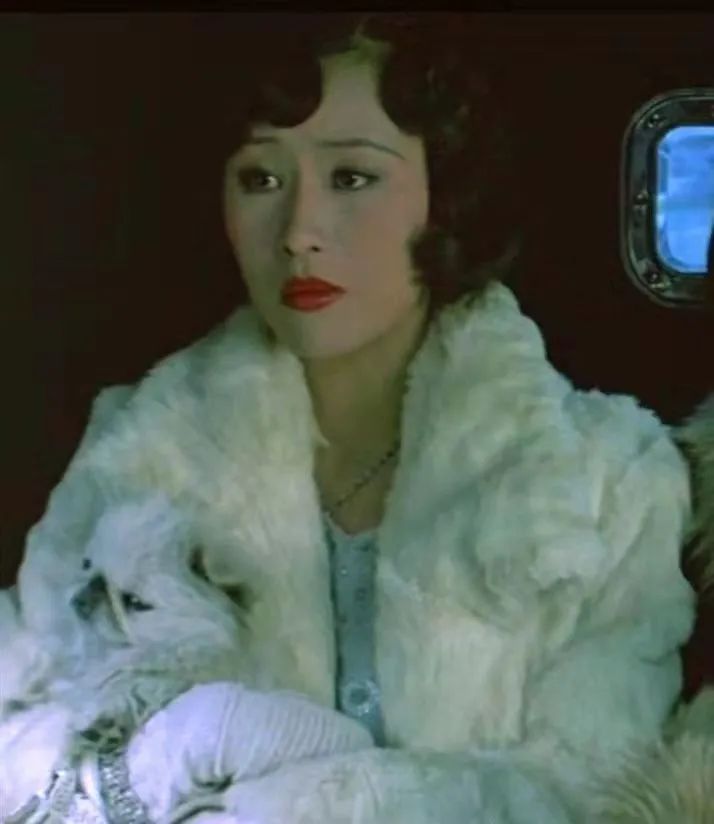 鄔君梅拍攝《末代皇帝溥儀》時，曾與坂本相戀。