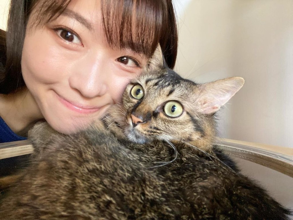 濱口愛子都有晒與愛貓合照。