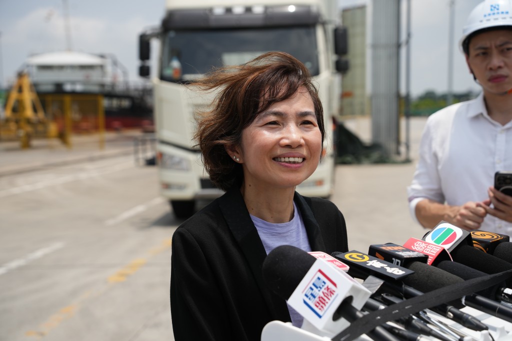 香港機場管理局商務執行總監陳正思認為,香港憑藉獨特優勢,長期擔當內地與世界的「雙門戶」。 香港機場管理局商務執行總監陳正思認為,香港憑藉獨特優勢,長期擔當內地與世界的「雙門戶」。