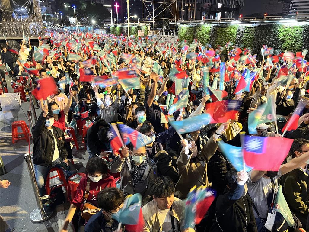台湾大选的三个政党齐在高雄举行造势活动。中时新闻网