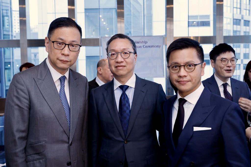 林定國(中)與大律師公會主席杜淦堃(左)出席頒獎禮。林定國fb
