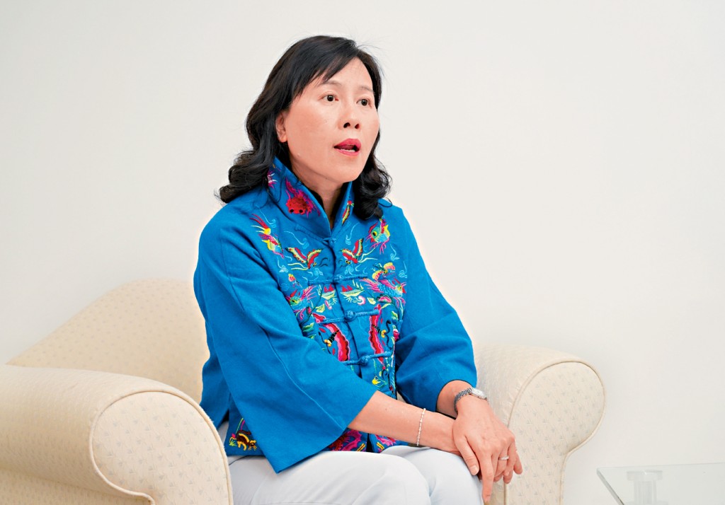 陳美寶憶述,2019年黑暴期間,香港的公共交通要道被黑暴分子刻意破壞及堵塞,她當時任職運輸署署長,每晚都十分擔心。