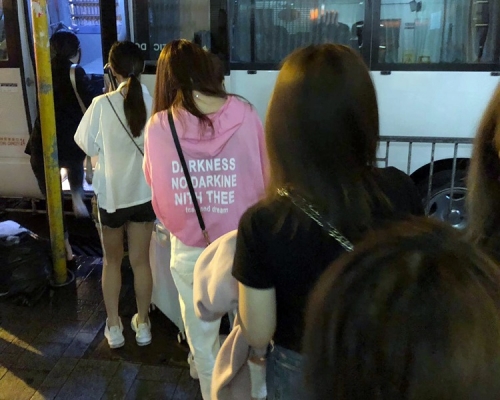 部分被捕女子。