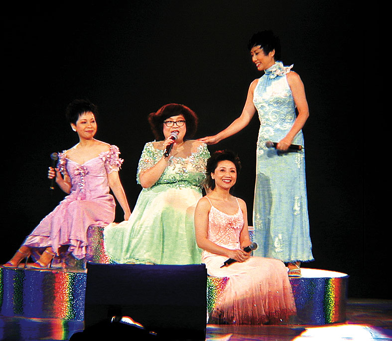 2000年「四朵金花」曾在舞台上重聚。