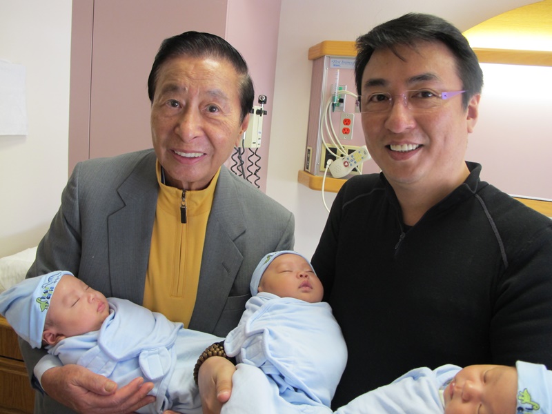 長子李家傑2010年為「四叔」一次過添三名男孫。資料圖片
