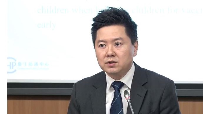 衞生防護中心總監徐樂堅表示,上一年度疫苗接種劑數創下209萬劑新高。 衞生防護中心總監徐樂堅表示,上一年度疫苗接種劑數創下209萬劑新高。