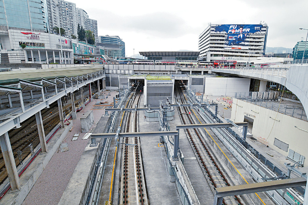 ■港鐵沙中線紅磡站工程爆醜聞後，工程超支逾200億元。