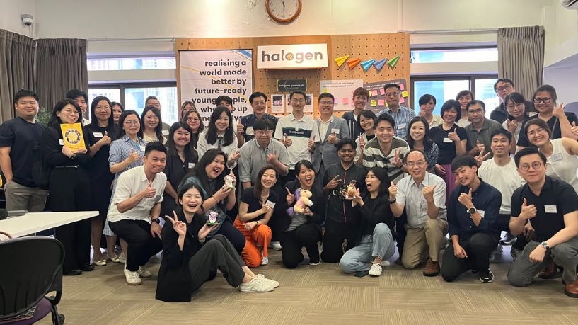 早前，筆者參與由香港賽馬會慈善信託基金策劃及捐助的「賽馬會飛躍．拍住上」計劃交流活動，與30多位香港校長教師及參與計劃的資源機構社工一同前往新加坡考察。（圖片來自halogensg IG）