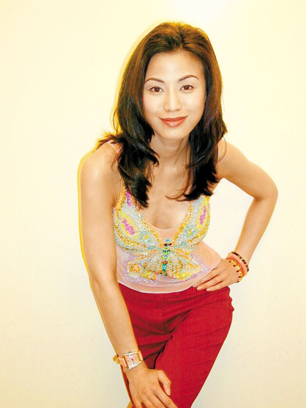 陳雅倫在1993年更曾推出性感寫真、拍三級電影《危情》，人氣隨即急升，成為當年的性感女神。