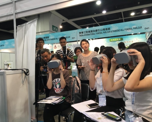 透過VR介紹永生樂園兩大墓園。