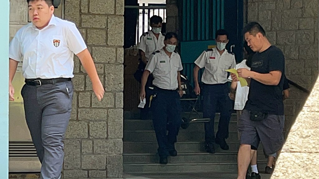 救護員到場協助。蔡楚輝攝