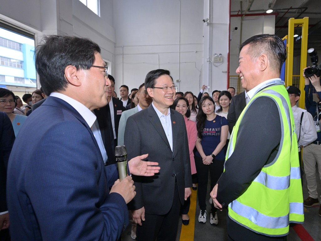 李家超参观东莞—香港国际空港中心。