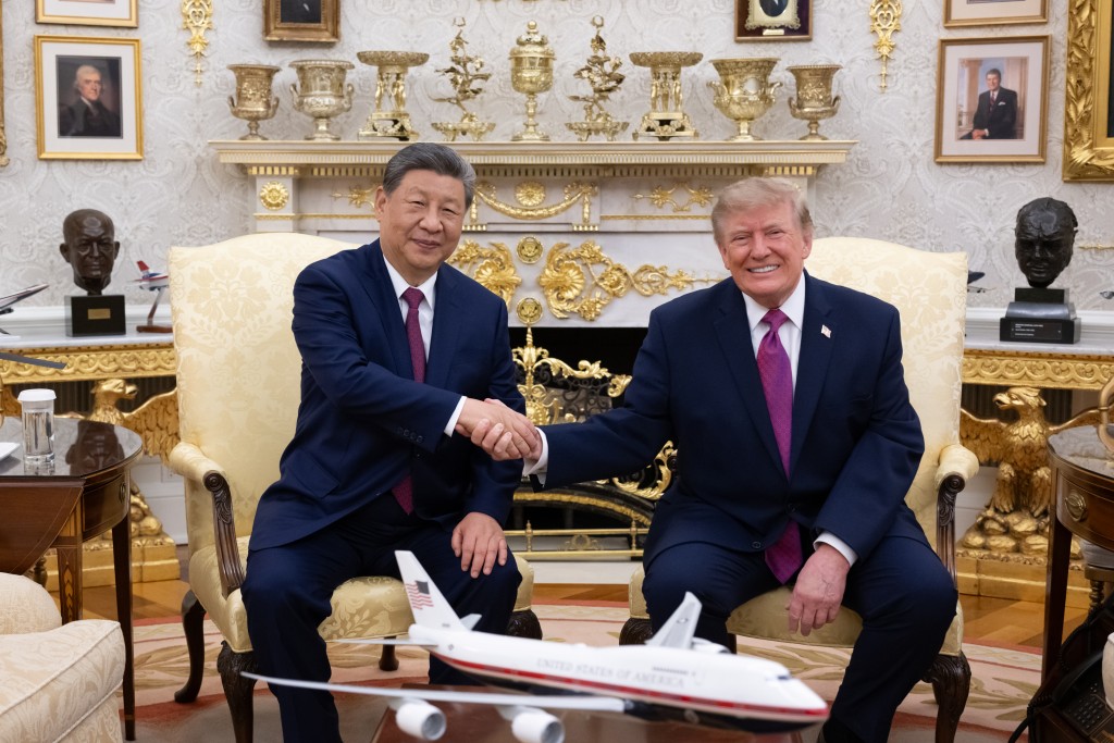习近平访美期间提议增加中美直航航班。新华社