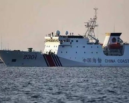 2301艦艇編隊在釣魚島領海內巡航。資料圖片