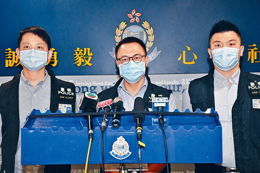 欧阳肇刚警司（中）讲述案情。