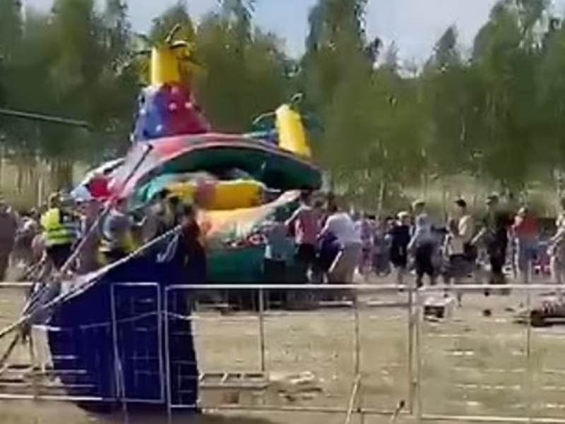 現場尖叫四起。網圖