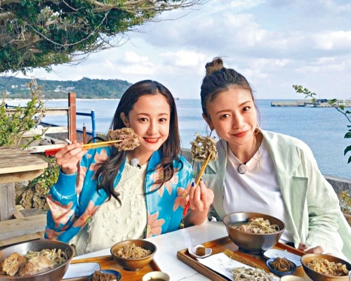 片瀨那奈(右)與吸毒的澤尻英龍華曾被指high爆夜蒲。