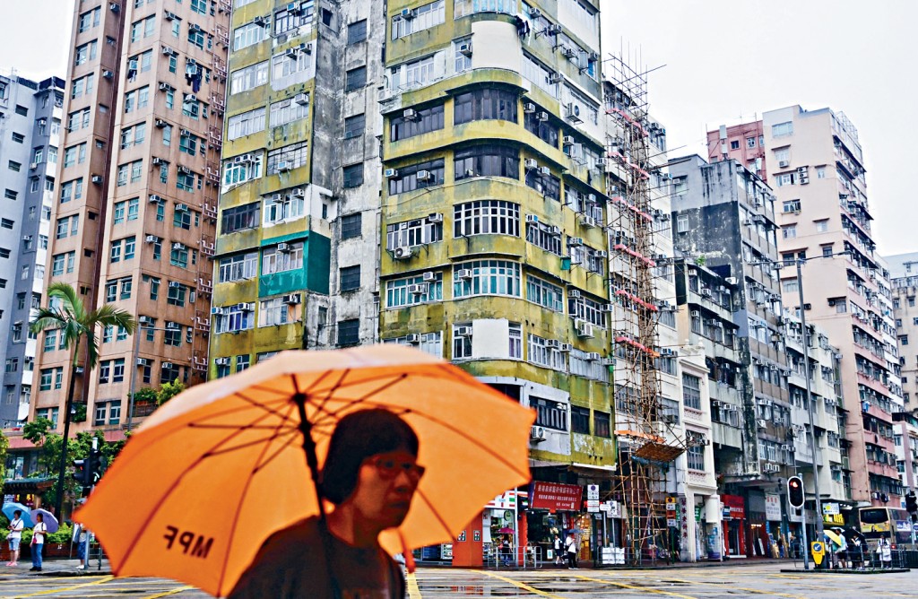 當前條例草案建議，將指定地區樓齡達50年或以上私人樓宇的強拍門檻，由現時80%業權降至70%或65%。