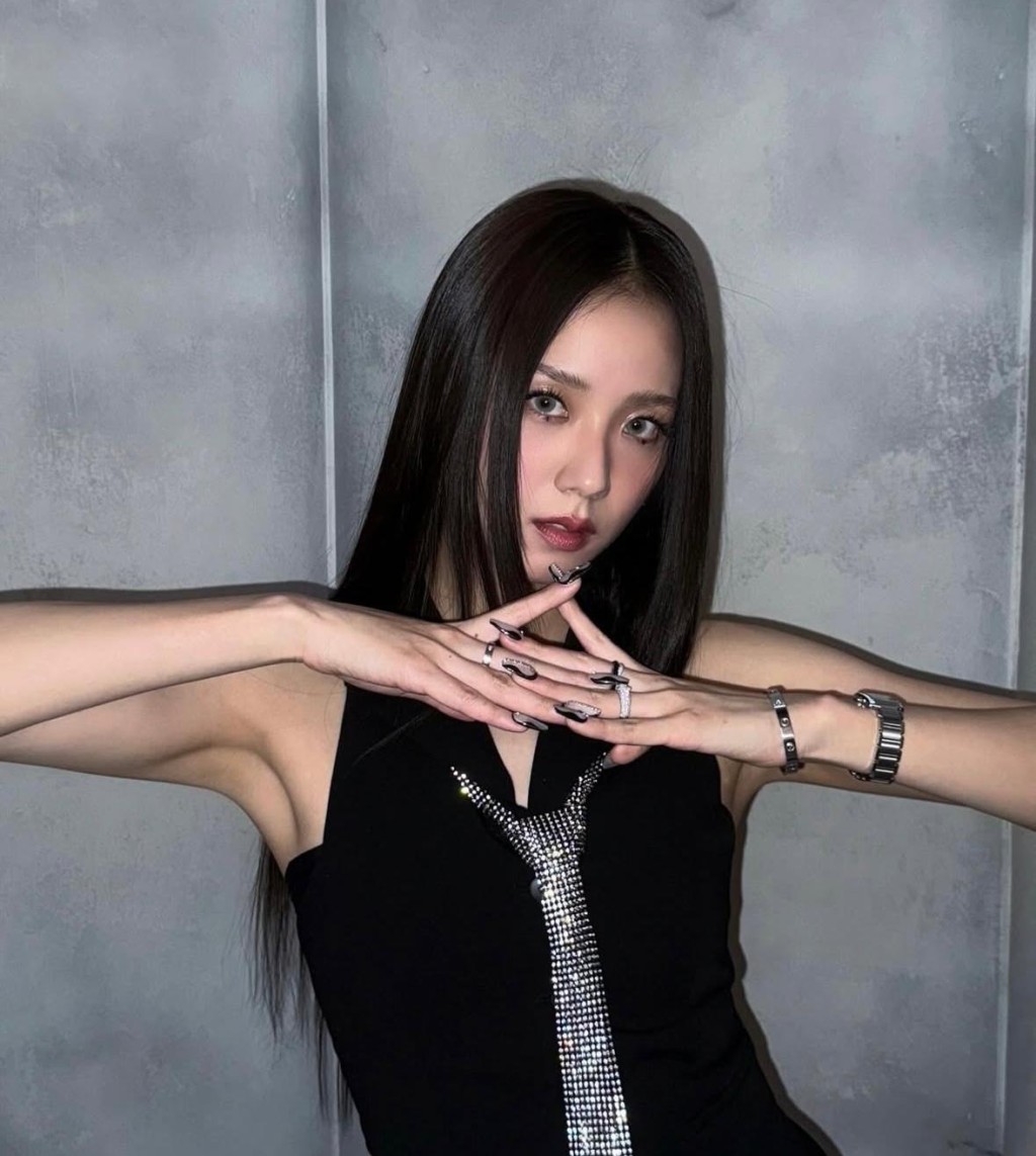 迷你專輯《AMORTAGE》主打曲目《earthquake》登上Billboard《世界數位歌曲銷售榜》第1位。 迷你專輯《AMORTAGE》主打曲目《earthquake》登上Billboard《世界數位歌曲銷售榜》第1位。
