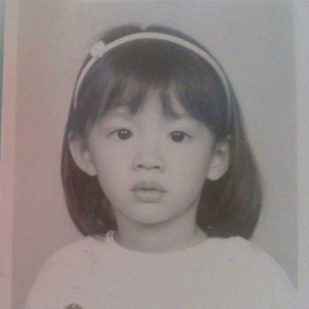 蔡思贝小时候已是小美人。