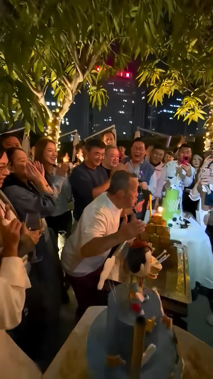 不少人出席曾志偉生日會。 不少人出席曾志偉生日會。