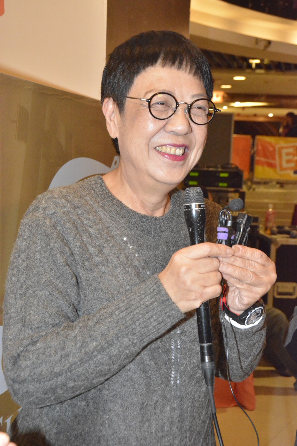 導演係開心導演,成日笑。