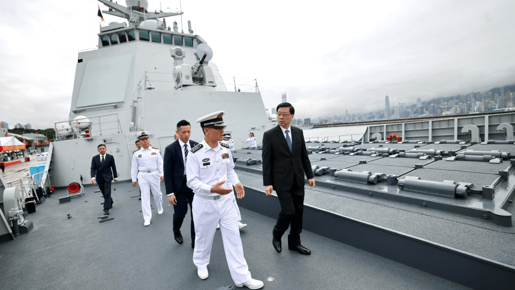 解放軍海軍編隊訪港5天 李家超：海南艦和長沙艦擔當至關重要角色