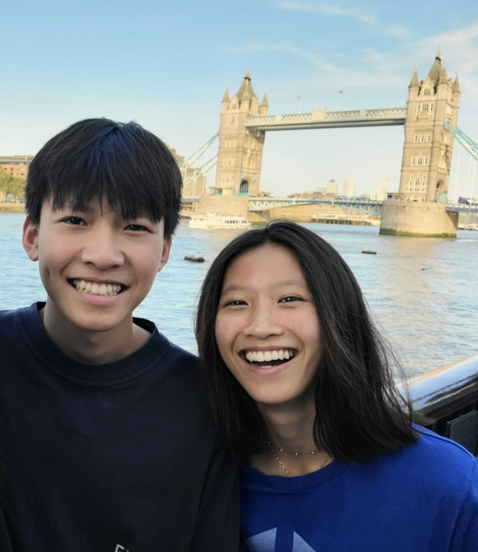 二人同在倫敦學習時仍保持緊密聯繫，互相照應。（圖片來源：受訪者提供）