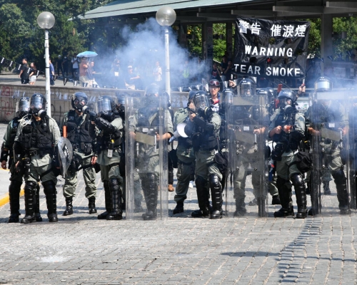 截至上月29日,警隊在處理大型騷亂的行動中,共使用16191粒催淚彈。 資料圖片