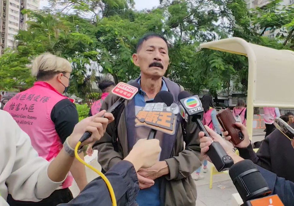 憂心忡忡的李先生指，很傷心難過，仍等待失聯的家人消息。