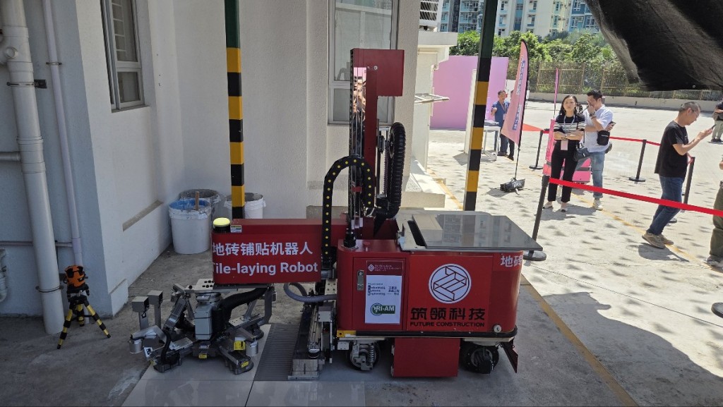 地磚鋪貼機械人 地磚鋪貼機械人