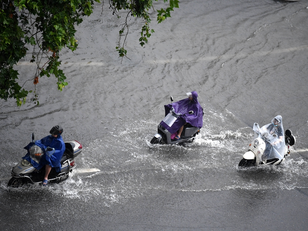 鄭州城區積水嚴重。新華社相片