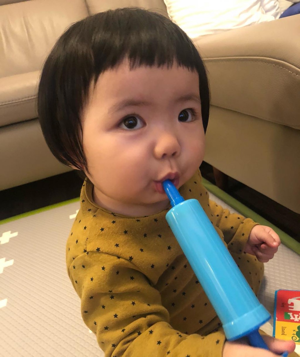 Lucy媽未有公開囡囡1歲生日時慶祝相。