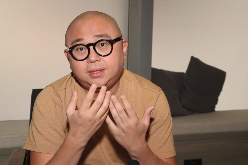 坦言在疫情下，已很久沒見到香港人的笑臉。