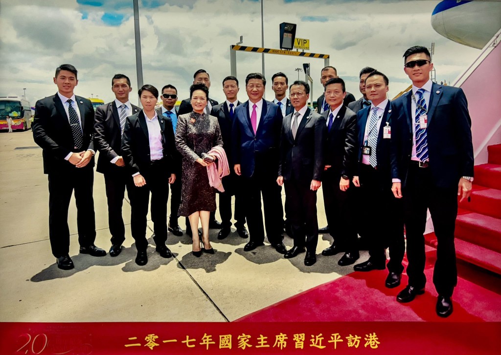 警務處副處長(國家安全)江學禮曾於2017年管理要員保護組時出任保護國家主席習近平訪問香港時的要職。 警務處副處長(國家安全)江學禮曾於2017年管理要員保護組時出任保護國家主席習近平訪問香港時的要職。