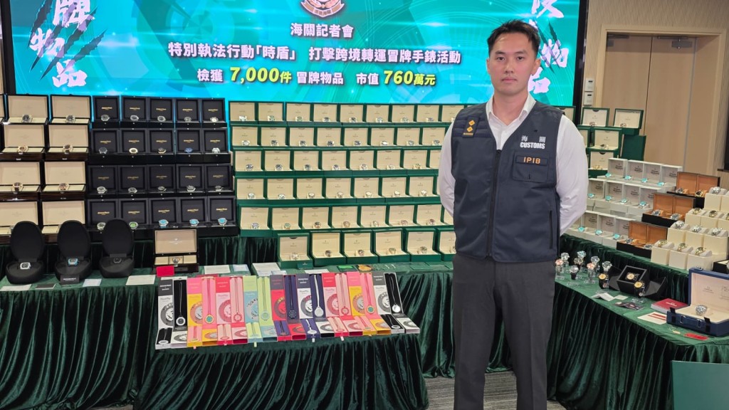 海關指全部貨品將轉運到海外，目的地主要為中東及美洲地區。