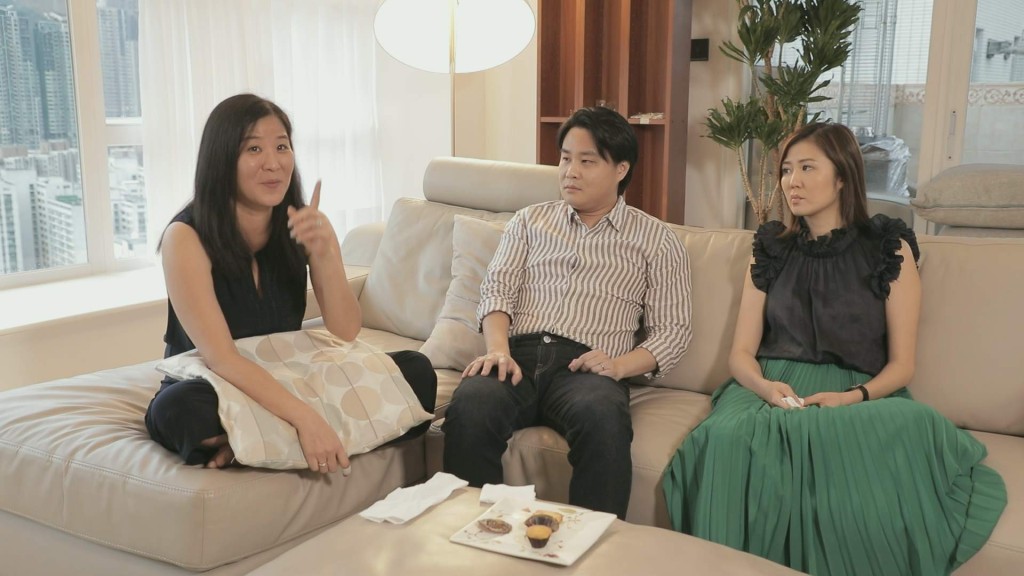 袁彌望（左一）及袁彌明（右一）屬「黃絲」，袁彌明認為兄長袁彌昌是藍絲。港台圖片