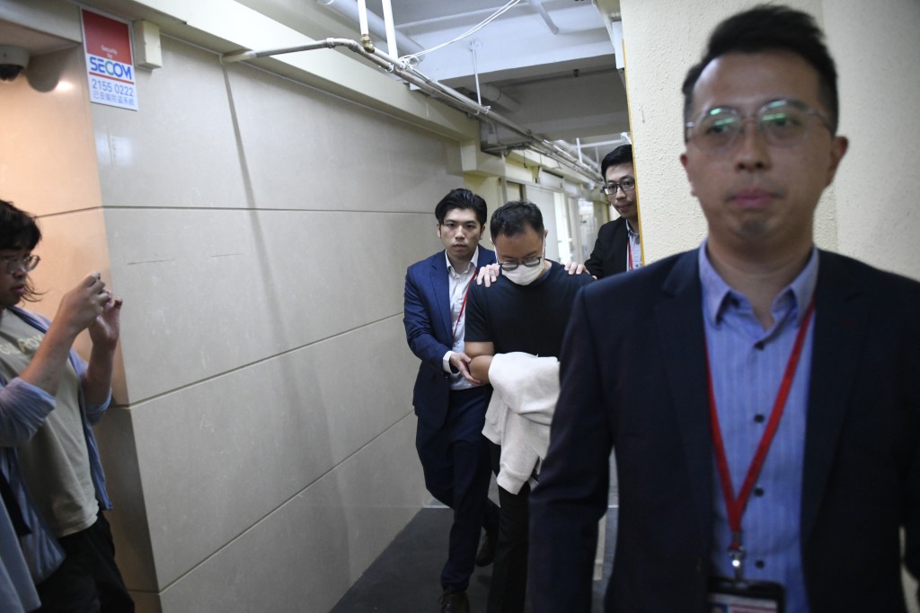 大埔宏福苑大維修項目工程顧問「鴻毅建築師有限公司」兩名董事早前疑涉貪污被廉政公署拘捕。