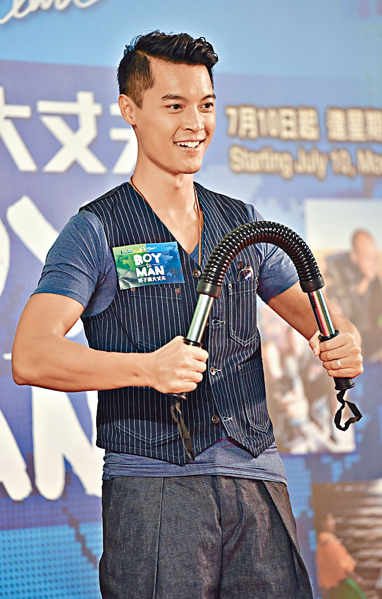 有指黎振燁已搬離愛巢,回到父母家中居住。