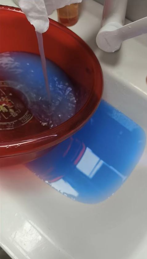 貴州有屋苑食水近1年出藍水引起居民恐慌。抖音＠我不吃！謝謝！