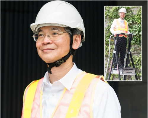 羅致光親身示範「要威就一定要戴頭盔」。網圖