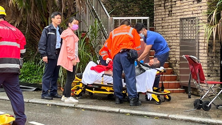 男子獲救送院檢查。