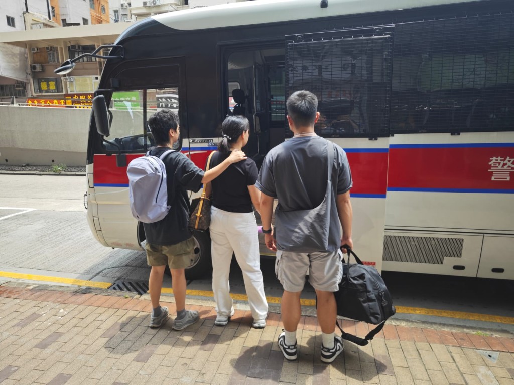 警方拘捕一名46歲本地女子，涉嫌「管理無牌按摩院」。