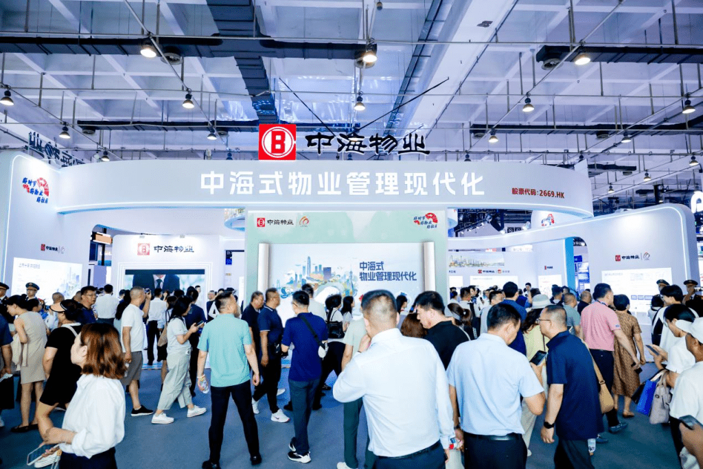 中海物業旗下海博工程推出的無線照明解決方案,則可將傳統燈具升級為最大功率12W的智能節能燈管,令節能率高達80%。 中海物業旗下海博工程推出的無線照明解決方案,則可將傳統燈具升級為最大功率12W的智能節能燈管,令節能率高達80%。