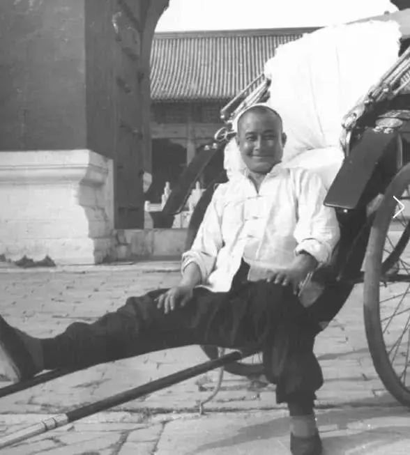 網傳晏森當車伕時期的照片。 網傳晏森當車伕時期的照片。