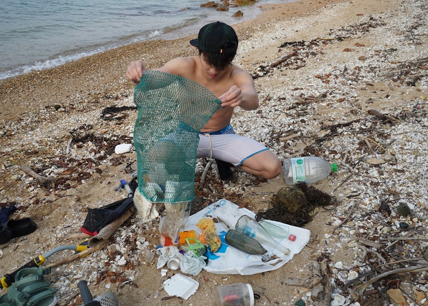 搜索期間，鄧嘉傑也有協助檢走海中的垃圾。鄧嘉傑facebook圖片